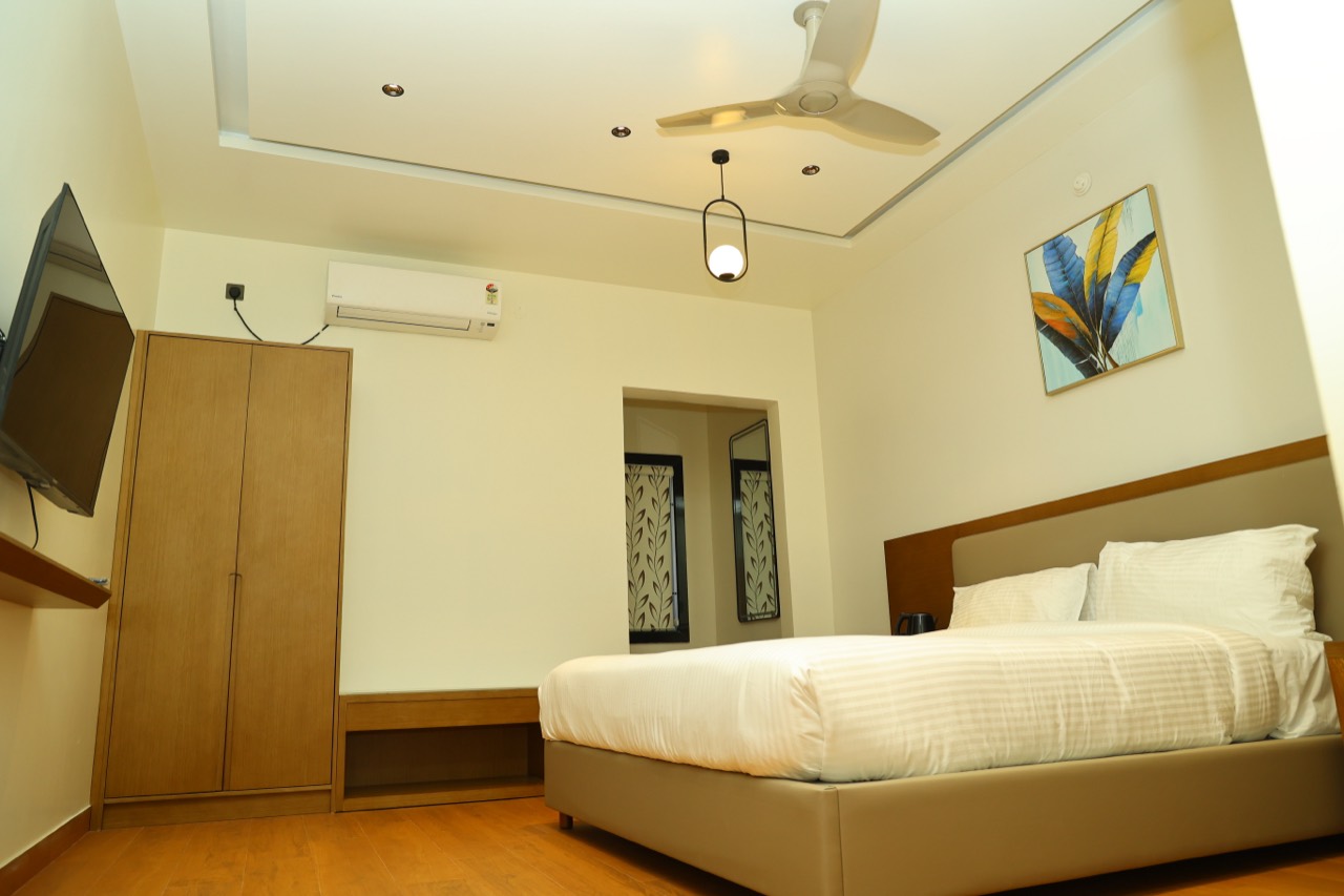 Guest Rooms & Suites